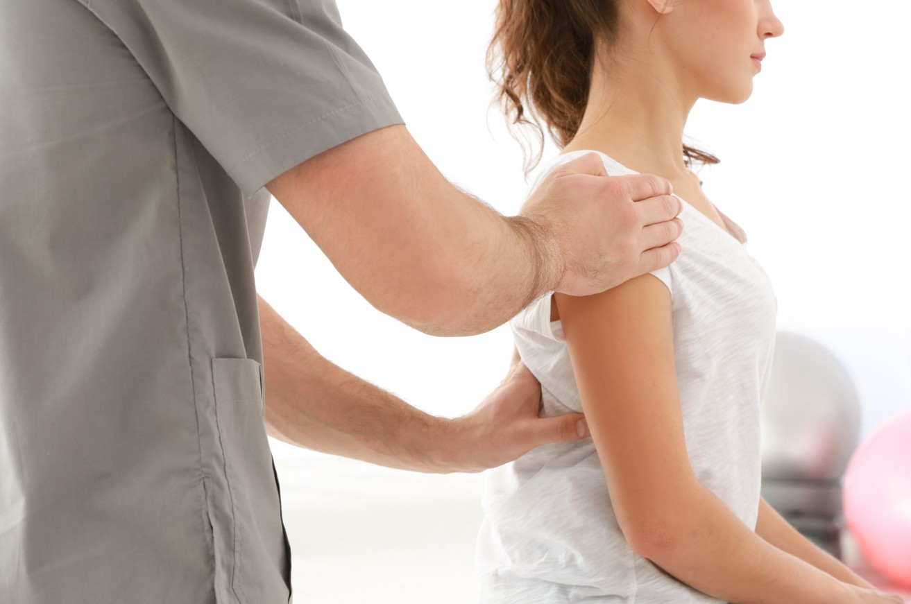 Physical Therapist Vs. Chiropractor in Bowling Green, KY: Which is Best for Your Neck Pain, Back Pain, & Long-Term Wellness?